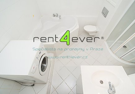 Pronájem bytu, Metro B Prosek, byt 3+1, 74 m2 s lodžií, po rekonstrukci, výtah, šatna, nezařízený, Rent4Ever.cz