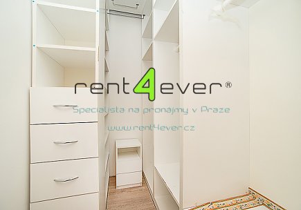 Pronájem bytu, Metro B Prosek, byt 3+1, 74 m2 s lodžií, po rekonstrukci, výtah, šatna, nezařízený, Rent4Ever.cz