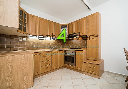 Pronájem bytu, Metro B Prosek, byt 3+1, 74 m2 s lodžií, po rekonstrukci, výtah, šatna, nezařízený, Rent4Ever.cz