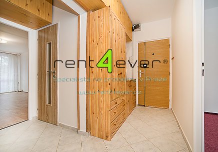Pronájem bytu, Metro B Prosek, byt 3+1, 74 m2 s lodžií, po rekonstrukci, výtah, šatna, nezařízený, Rent4Ever.cz