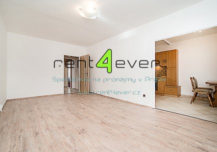 Pronájem bytu, Metro B Prosek, byt 3+1, 74 m2 s lodžií, po rekonstrukci, výtah, šatna, nezařízený, Rent4Ever.cz