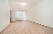 Pronájem bytu, Metro B Prosek, byt 3+1, 74 m2 s lodžií, po rekonstrukci, výtah, šatna, nezařízený, Rent4Ever.cz