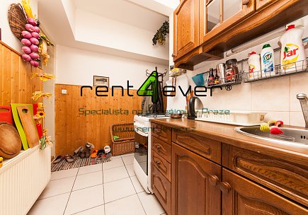 Pronájem bytu, Smíchov, Ke Klimentce, byt ve vile 3+kk, 60 m2, komora, zařízený, Rent4Ever.cz
