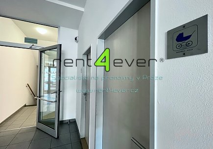 Pronájem bytu, Hostivař, náměstí Přátelství, 2+kk, 45 m2, po čerstvé rekonstrukci, balkon, výtah, Rent4Ever.cz