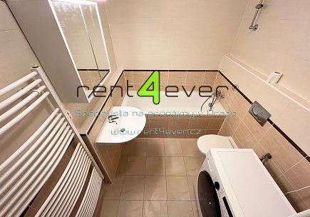 Pronájem bytu, Hostivař, náměstí Přátelství, 2+kk, 45 m2, po čerstvé rekonstrukci, balkon, výtah, Rent4Ever.cz