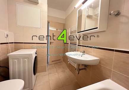 Pronájem bytu, Hostivař, náměstí Přátelství, 2+kk, 45 m2, po čerstvé rekonstrukci, balkon, výtah, Rent4Ever.cz