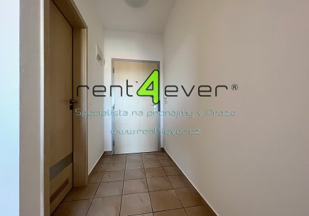 Pronájem bytu, Hostivař, náměstí Přátelství, 2+kk, 45 m2, po čerstvé rekonstrukci, balkon, výtah, Rent4Ever.cz