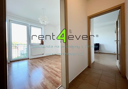 Pronájem bytu, Hostivař, náměstí Přátelství, 2+kk, 45 m2, po čerstvé rekonstrukci, balkon, výtah, Rent4Ever.cz