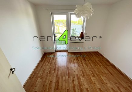 Pronájem bytu, Hostivař, náměstí Přátelství, 2+kk, 45 m2, po čerstvé rekonstrukci, balkon, výtah, Rent4Ever.cz