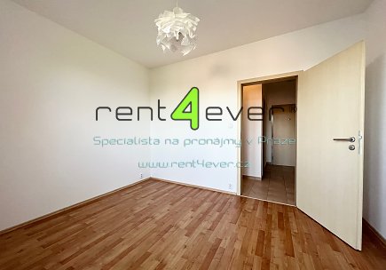 Pronájem bytu, Hostivař, náměstí Přátelství, 2+kk, 45 m2, po čerstvé rekonstrukci, balkon, výtah, Rent4Ever.cz