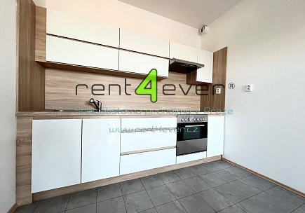 Pronájem bytu, Hostivař, náměstí Přátelství, 2+kk, 45 m2, po čerstvé rekonstrukci, balkon, výtah, Rent4Ever.cz