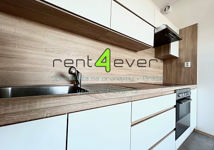 Pronájem bytu, Hostivař, náměstí Přátelství, 2+kk, 45 m2, po čerstvé rekonstrukci, balkon, výtah, Rent4Ever.cz