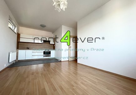 Pronájem bytu, Hostivař, náměstí Přátelství, 2+kk, 45 m2, po čerstvé rekonstrukci, balkon, výtah, Rent4Ever.cz