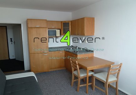Pronájem bytu, Metro B Černý Most, Bryksova, byt 2+kk, 39 m2, výtah, vybavený nábytkem, Rent4Ever.cz