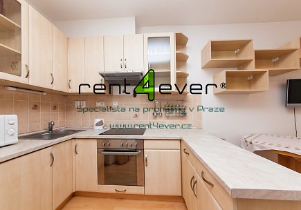 Pronájem bytu, Letňany, ul. Kuželova, 2+kk, 47 m2, balkon, sklep, výtah, zařízený nábytkem, Rent4Ever.cz