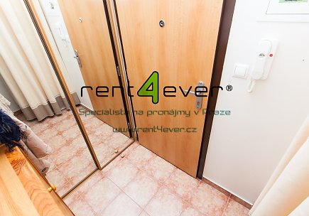 Pronájem bytu, Letňany, ul. Kuželova, 2+kk, 47 m2, balkon, sklep, výtah, zařízený nábytkem, Rent4Ever.cz