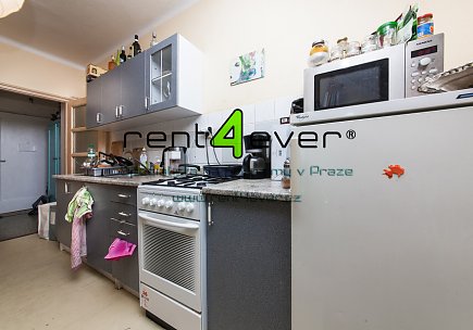 Pronájem bytu, Metro A Strašnická, podkrovní 1+1, 39 m2, cihla, nezařízený, Rent4Ever.cz