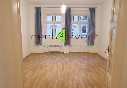 Pronájem bytu, Smíchov, Plzeňská, byt 1+1, 36 m2, cihla, po rekonstrukci, pavlač, nezařízený, Rent4Ever.cz