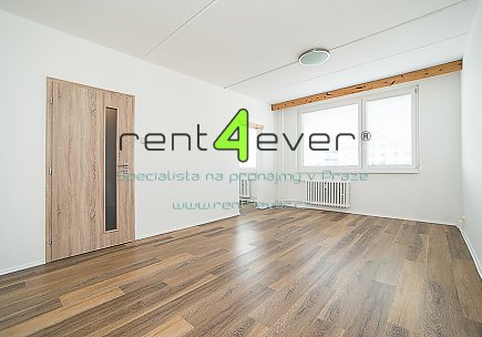 Pronájem bytu, Metro C Opatov, byt 1+kk, 32 m2, po rekonstrukci, sklep, výtah, nezařízený nábytkem, Rent4Ever.cz