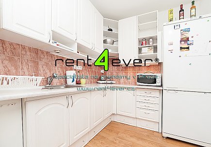 Pronájem bytu, Řepy, Nevanova, 1+kk, 38 m2, sklep, výtah, bezbariérový, pračka, lednice, zařízený, Rent4Ever.cz
