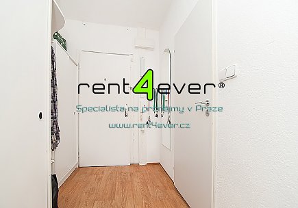 Pronájem bytu, Řepy, Nevanova, 1+kk, 38 m2, sklep, výtah, bezbariérový, pračka, lednice, zařízený, Rent4Ever.cz