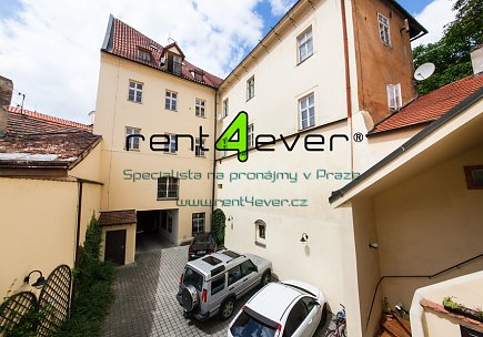 Pronájem bytu, Malá Strana, Jánský vršek, 2+1, 75 m2, cihla, komora, zařízený, Rent4Ever.cz