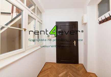 Pronájem bytu, Malá Strana, Jánský vršek, 2+1, 75 m2, cihla, komora, zařízený, Rent4Ever.cz
