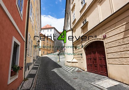 Pronájem bytu, Malá Strana, Jánský vršek, 2+1, 75 m2, cihla, komora, zařízený, Rent4Ever.cz