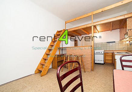 Pronájem bytu, Vinohrady, Bělehradská, 2+kk, 42 m2, cihla, vestavěné patro, částečně zařízený, Rent4Ever.cz