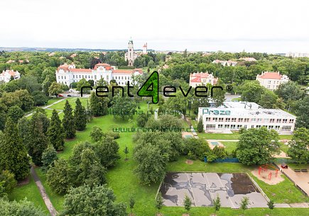 Pronájem bytu, Bohnice, Katovická, byt 2+kk, 44 m2, sklep, výtah, bezbariérový, částečně zařízený, Rent4Ever.cz