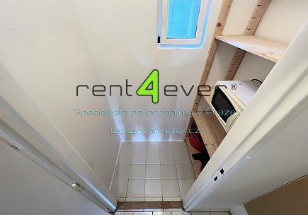 Pronájem bytu, Nusle, Boleslavova, byt 1+1 v RD, 36 m2, po rekonstrukci, cihla, komora, vybavený , Rent4Ever.cz