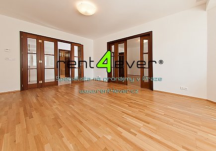 Pronájem bytu, Libeň, Valčíkova, byt 3+1, 97 m2, ve vile, cihla, zahrada, nezařízený nábytkem, Rent4Ever.cz
