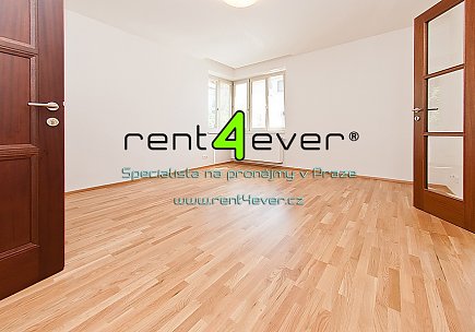 Pronájem bytu, Libeň, Valčíkova, byt 3+1, 97 m2, ve vile, cihla, zahrada, nezařízený nábytkem, Rent4Ever.cz