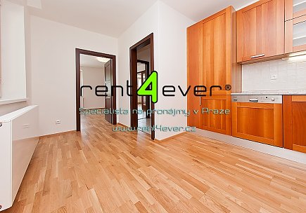 Pronájem bytu, Libeň, Valčíkova, byt 3+1, 97 m2, ve vile, cihla, zahrada, nezařízený nábytkem, Rent4Ever.cz