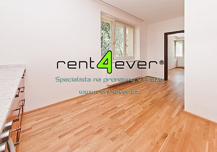 Pronájem bytu, Libeň, Valčíkova, byt 3+1, 97 m2, ve vile, cihla, zahrada, nezařízený nábytkem, Rent4Ever.cz