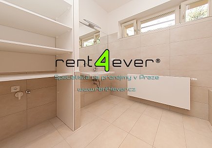 Pronájem bytu, Libeň, Valčíkova, byt 3+1, 97 m2, ve vile, cihla, zahrada, nezařízený nábytkem, Rent4Ever.cz