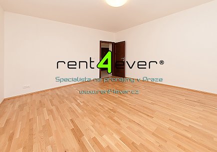 Pronájem bytu, Libeň, Valčíkova, byt 3+1, 97 m2, ve vile, cihla, zahrada, nezařízený nábytkem, Rent4Ever.cz
