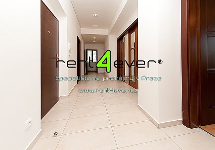 Pronájem bytu, Libeň, Valčíkova, byt 3+1, 97 m2, ve vile, cihla, zahrada, nezařízený nábytkem, Rent4Ever.cz