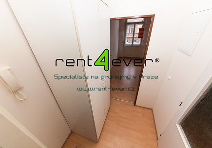 Pronájem bytu, Metro B Karlovo náměstí, byt 1+kk, 20 m2, cihla, výtah, sklep, nevybavený, Rent4Ever.cz