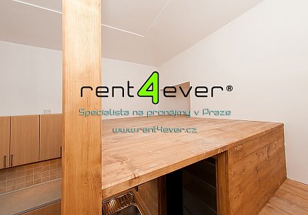 Pronájem bytu, Metro A, C Muzeum, Mezibranská, byt 2+kk, 40 m2, cihla, vybavený nábytkem, Rent4Ever.cz