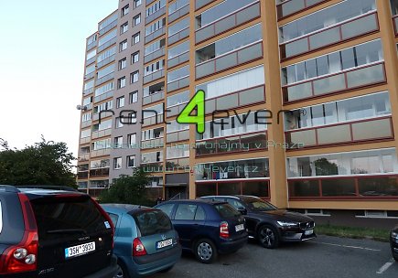 Pronájem bytu, Hloubětín, Slévačská, byt 1+1, 38 m2, po rekonstrukci, lodžie, výtah, zařízený, Rent4Ever.cz