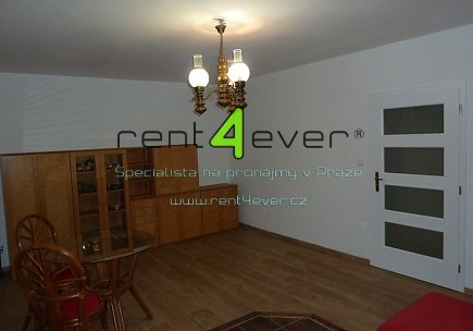 Pronájem bytu, Hloubětín, Slévačská, byt 1+1, 38 m2, po rekonstrukci, lodžie, výtah, zařízený, Rent4Ever.cz