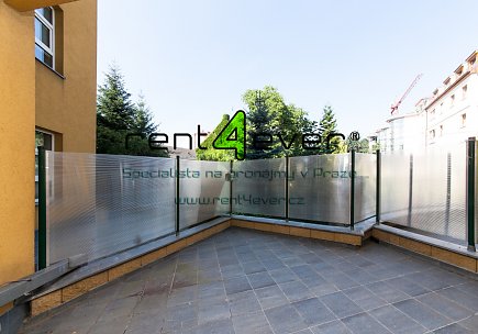 Pronájem bytu, Kobylisy, U třešňovky, 2+kk, 65 m2, novostavba, balkon, garáž, částečně zařízený, Rent4Ever.cz