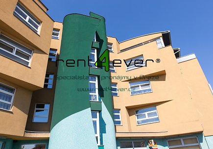 Pronájem bytu, Kobylisy, U třešňovky, 2+kk, 65 m2, novostavba, balkon, garáž, částečně zařízený, Rent4Ever.cz