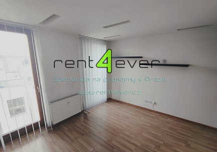 Pronájem bytu, Metro B Křižíkova, Křižíkova, 1+kk, 24 m2, cihla, po rekonstrukci, částečně zařízený, Rent4Ever.cz