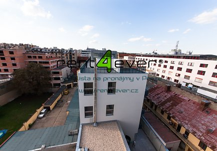 Pronájem bytu, Karlín, Křižíkova, byt 1+kk, 24 m2, cihla, po rekonstrukci, částečně zařízený, Rent4Ever.cz