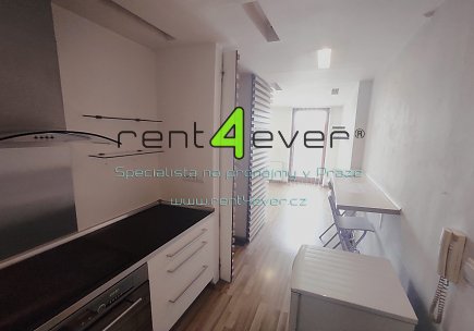 Pronájem bytu, Karlín, Křižíkova, byt 1+kk, 24 m2, cihla, po rekonstrukci, částečně zařízený, Rent4Ever.cz