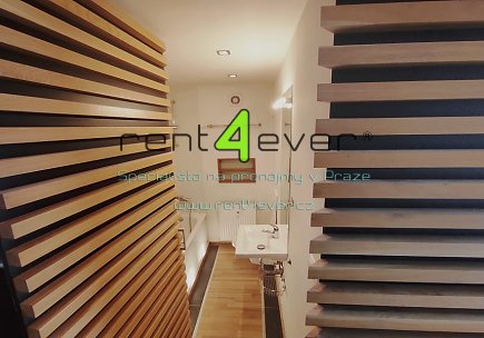 Pronájem bytu, Karlín, Křižíkova, byt 1+kk, 24 m2, cihla, po rekonstrukci, částečně zařízený, Rent4Ever.cz