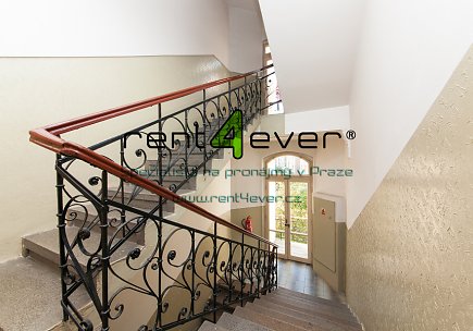 Pronájem bytu, Vysočany, Poděbradská, byt 2+kk, 52 m2, cihla, po rekonstrukci, nevybavený nábytkem, Rent4Ever.cz