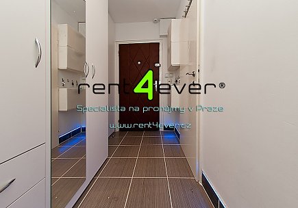 Pronájem bytu, Metro B Luka, ul. Klukovická, byt 1+1, 38 m2, komora, výtah, částečně zařízený, Rent4Ever.cz